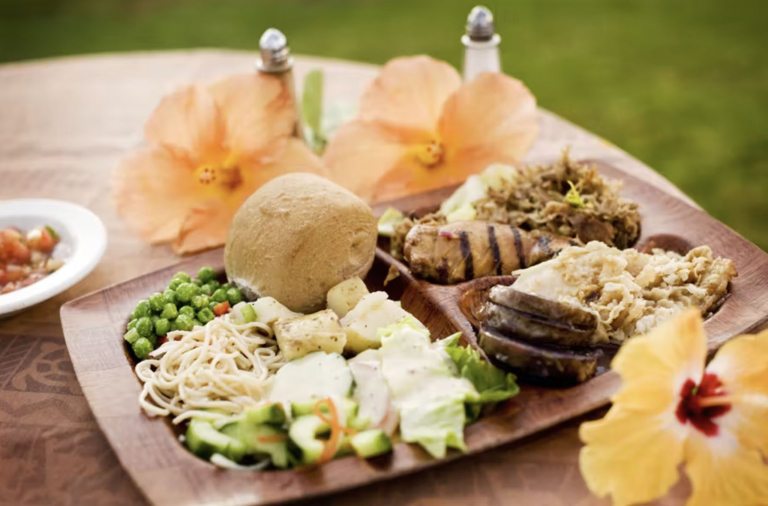 luau buffet plate