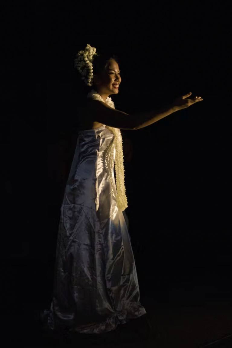 sheraton maui nui luau woman sing