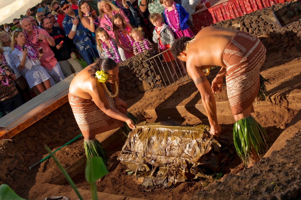 Traditional-ceremony-maui-nui-luau-at-black-rock