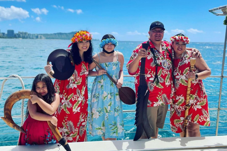 Kamoauli Traditional Polynesian Sailing Canoe Group Of Friends