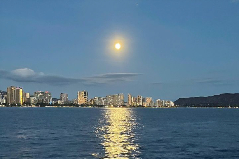 Kamoauli Traditional Polynesian Sailing Canoe Moonlight