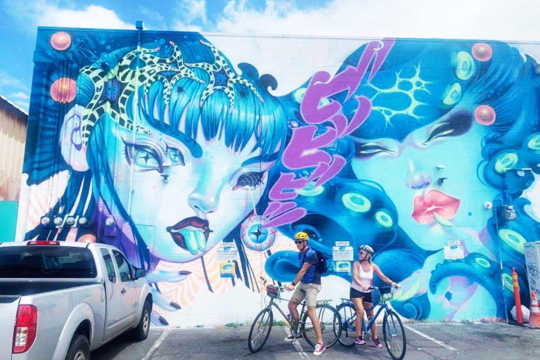 Biketourhawaii Hictoric Honolulu Bike Tour Feature Photo Ops Couple