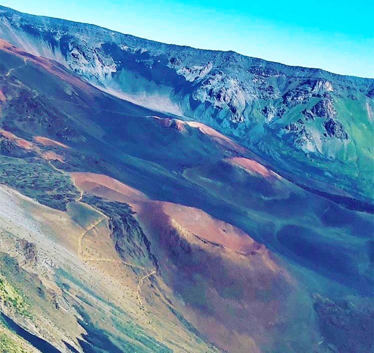 flying to the summit air maui helicopter tours
