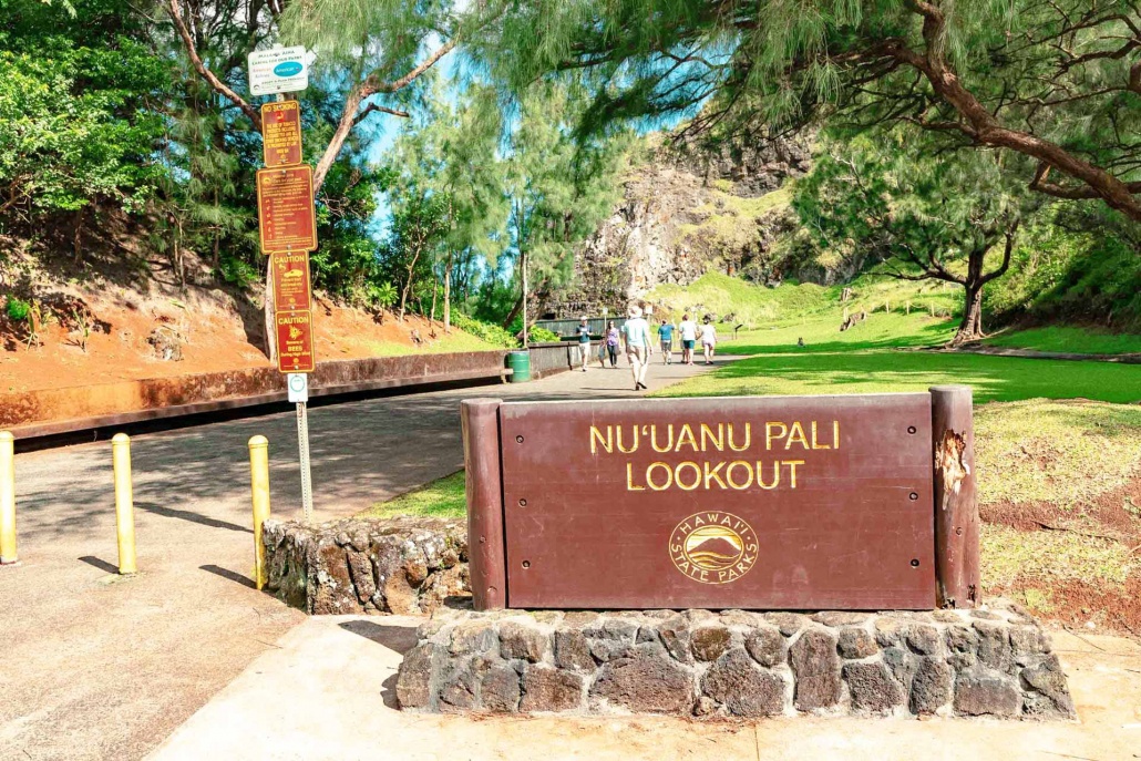 nuuanu pali lookout sign at the entrance oahu hawaii