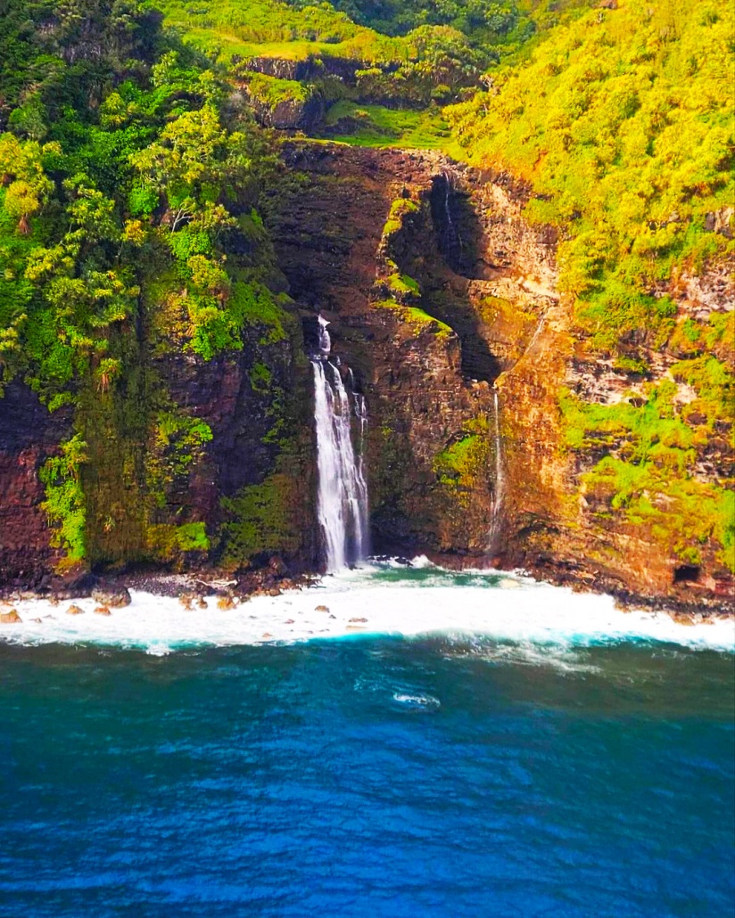 explore maui waterfalls by sunshine helicopters