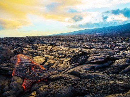 hawaii lava flow on the big island