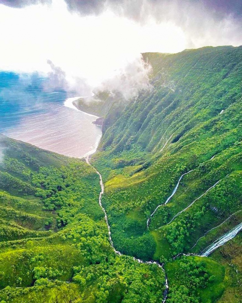 most epic hawaii waterfalls molokai air maui helicopter tour