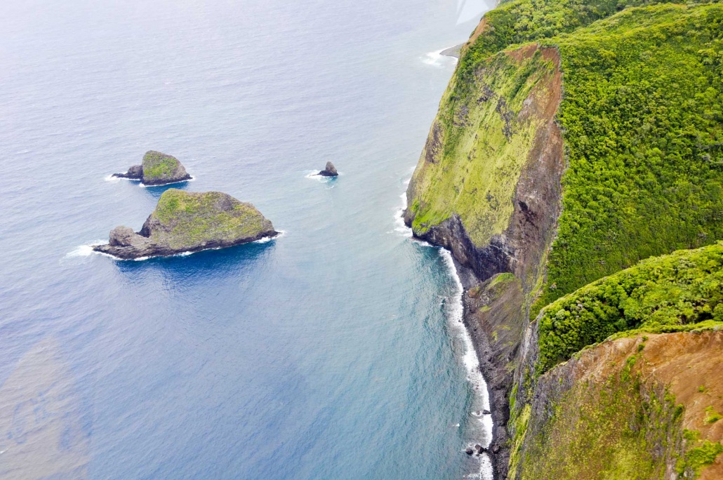 ocean meets the cliffs on the hamakua coast
