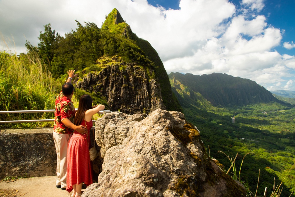 3Nuuanu Pali LookoutNuuanu Pali lookout, Oahu, ocean, Romantic Getaway, tour