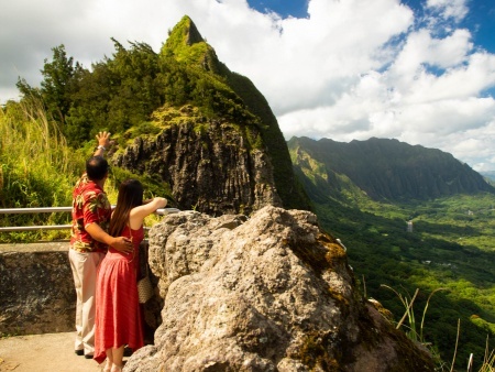 3Nuuanu Pali LookoutNuuanu Pali lookout, Oahu, ocean, Romantic Getaway, tour