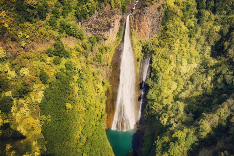 airkauaihelicopters-amazing-kauai-helicopter-tour-manawalopuna-falls-768x512-1