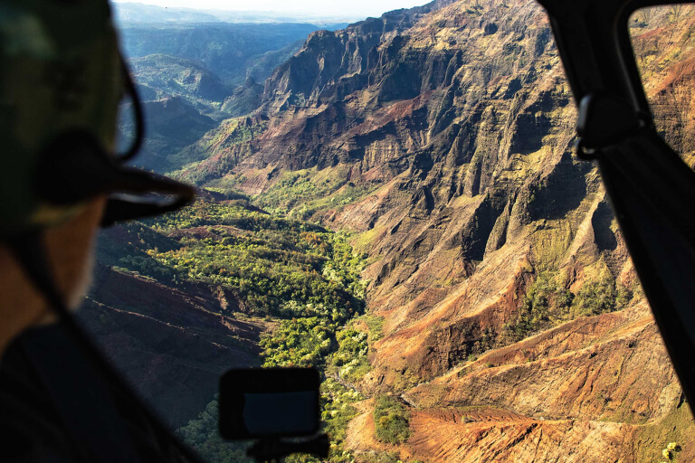amazing-kauai-helicopter-tour-waimea-canyon-helicopter-kauai-768x512-1