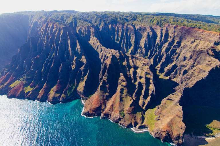 beautiful-scenery-of-na-pali-coast-kauai-hawaii-768x512