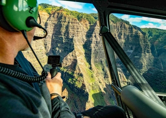 best-of-kauai-private-day-waimea-canyon-helicopter-kauai-768x512 (1) (1)