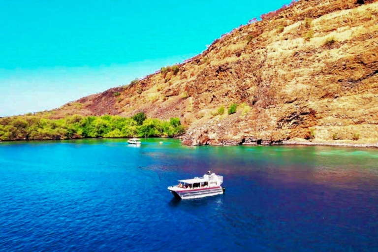 Captaincookcruises Captain Cook Rafting Snorkel Tour Slider Moutain