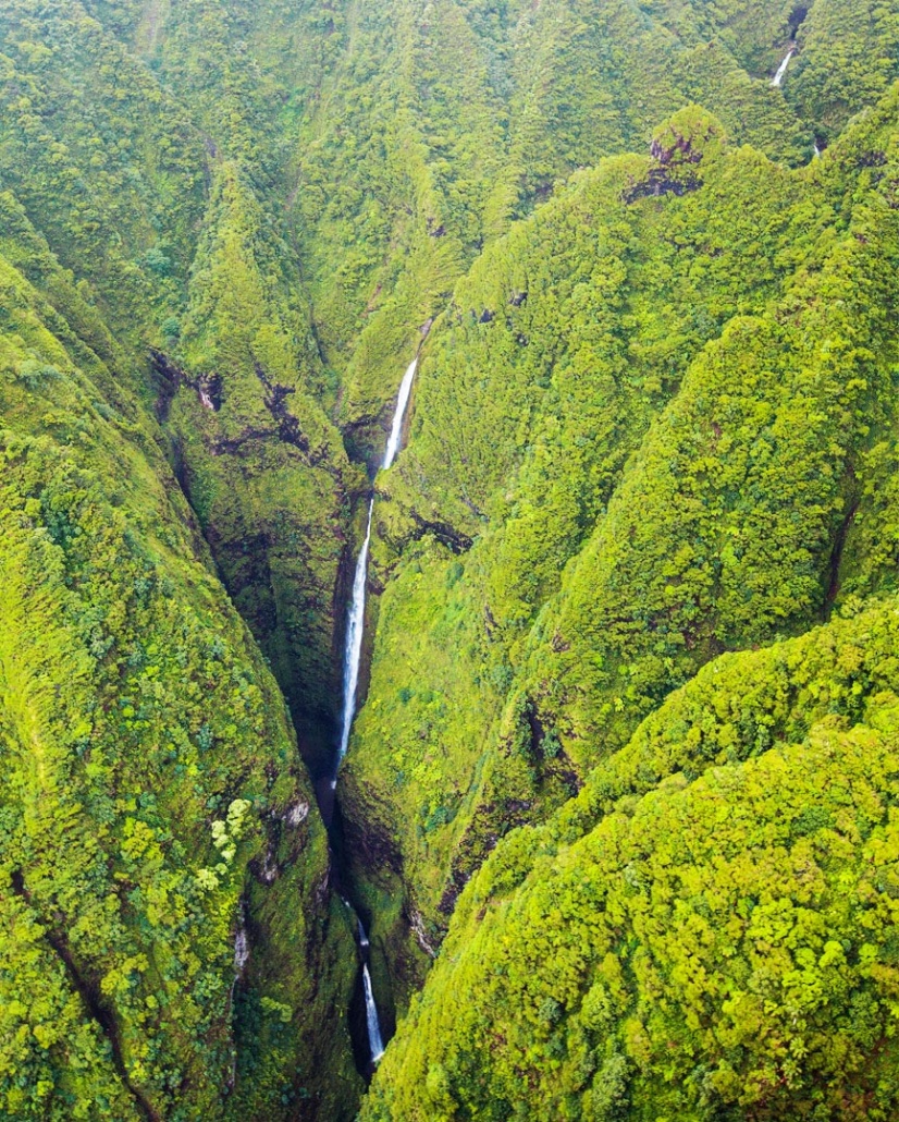 green mountains and stunning waterfalls oahu rainbow helicopters