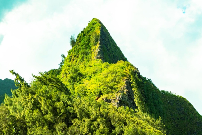 koolau mountains peak seen from nuuanu pali lookout oahu rainbow helicopters