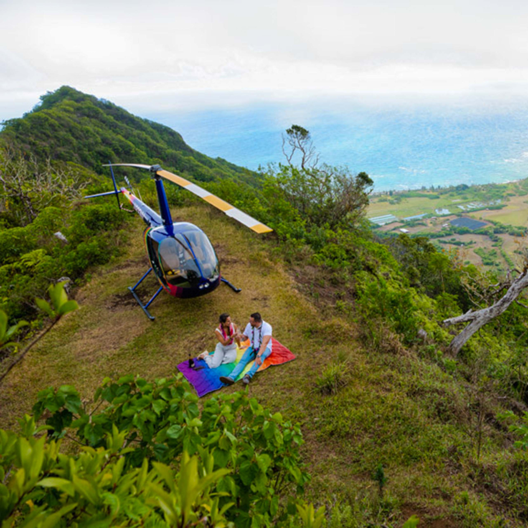 Rainbowhelicopters Romantic Landing Tour Couple Relax