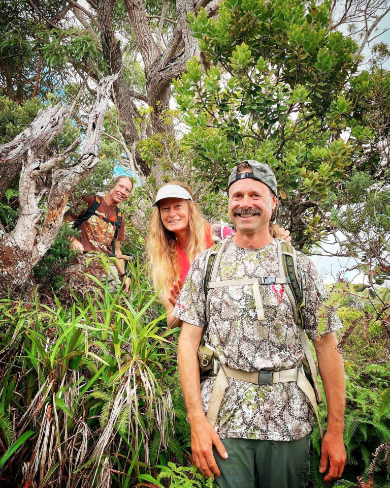 visitors at private hiking tour hawaii kauai hiking tours