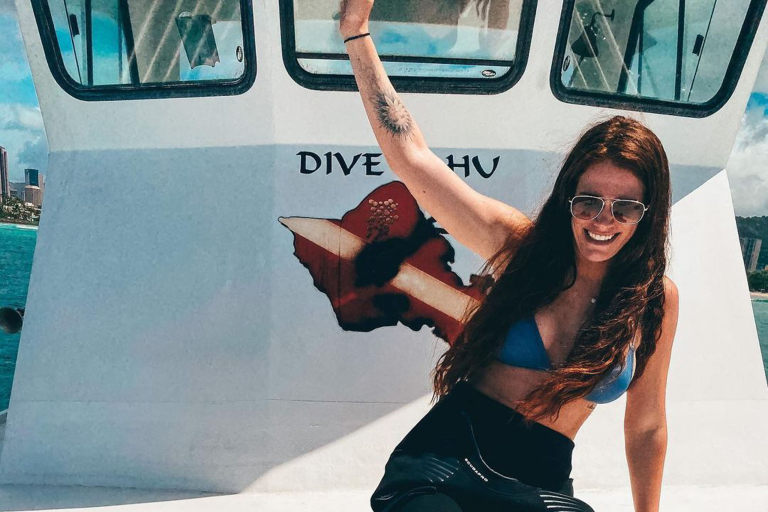 Diveoahu Byob Friday Fireworks Cruise Women Smiling