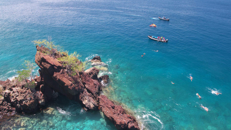 Kealakekua Bay Top Snorkeling Destination Big Island Captain Zodiac Product 
