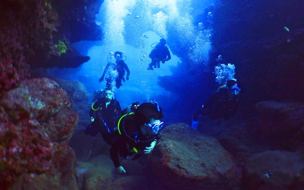 banzai divers hawaii lava tube dives oahu