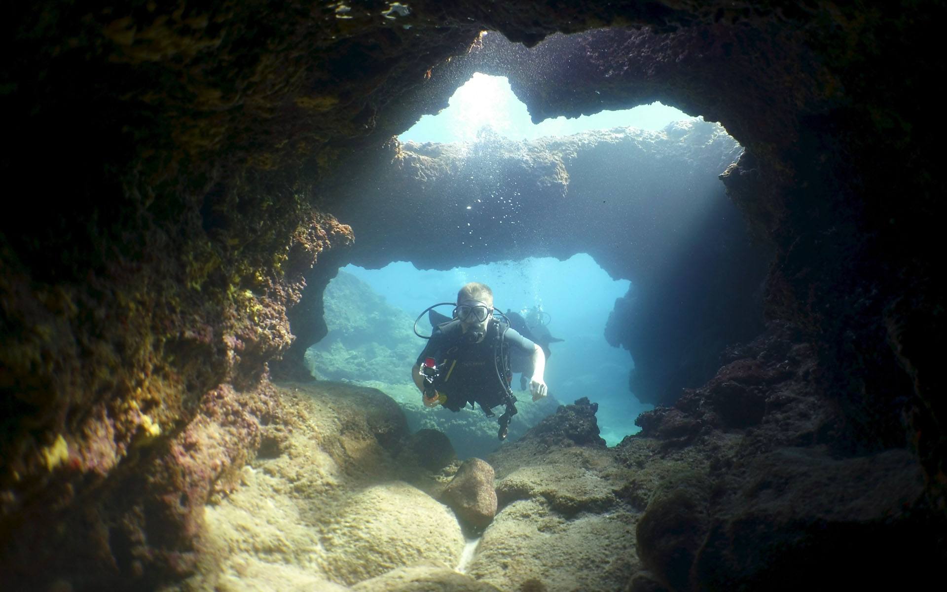 banzai divers hawaii lava tube dives oahu scuba