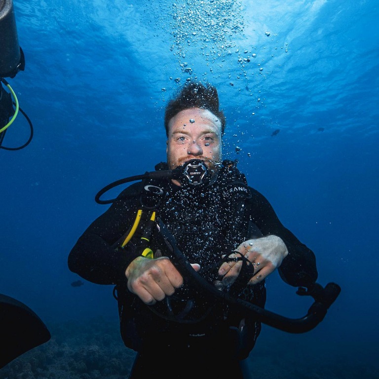 dive down forty feet to find hawaiis endemic fish oahu coral reef diving hawaiian diving