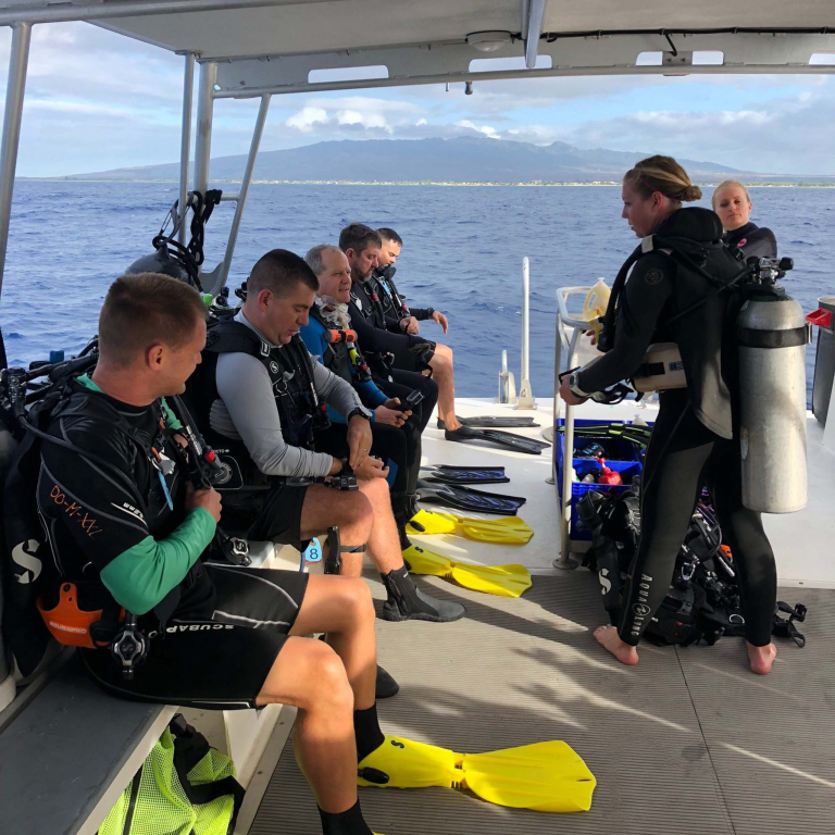 Diveoahu Night Diver Guests Preparing