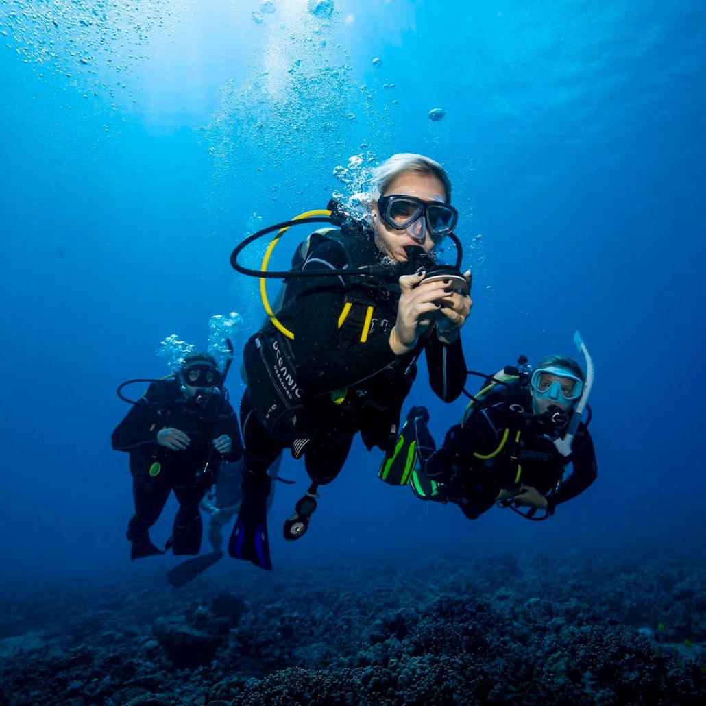 experienced diver oahu coral reef diving hawaiian diving