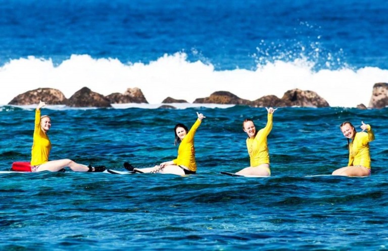 group surf lesson kona hawaii