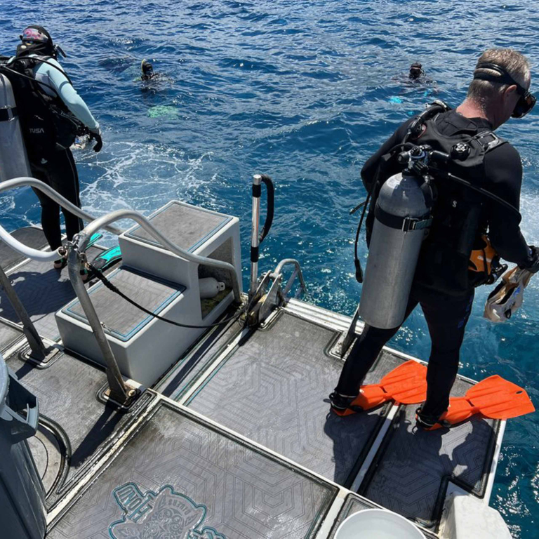 Konahonudivers Long Range Charter Two Divers