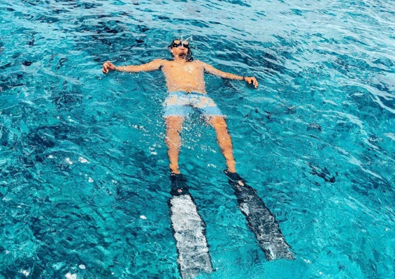 Manacruises Holoholo Morning Snorkel Slider Man Relaxing