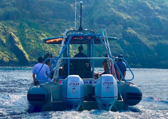 Sea Quest Hawaii Premium Morning Snorkel Slider Boat Group