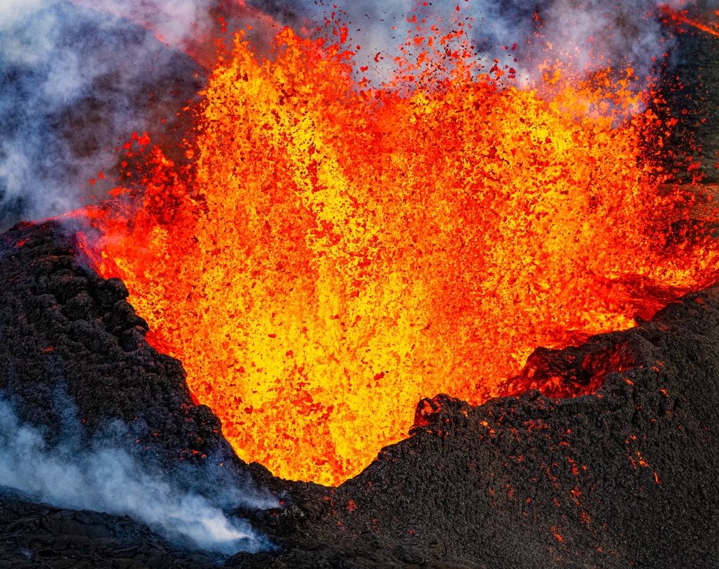 Mauna Loa Eruption Lava Helicopter Big Island Hawaii-2