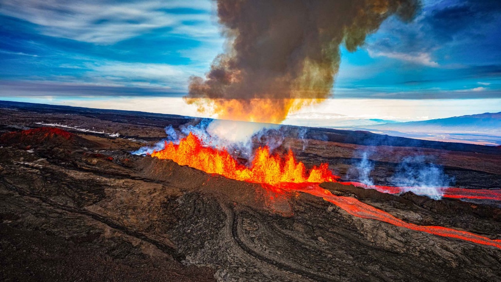 Spouting Of Lava In Moana Loa Caldera