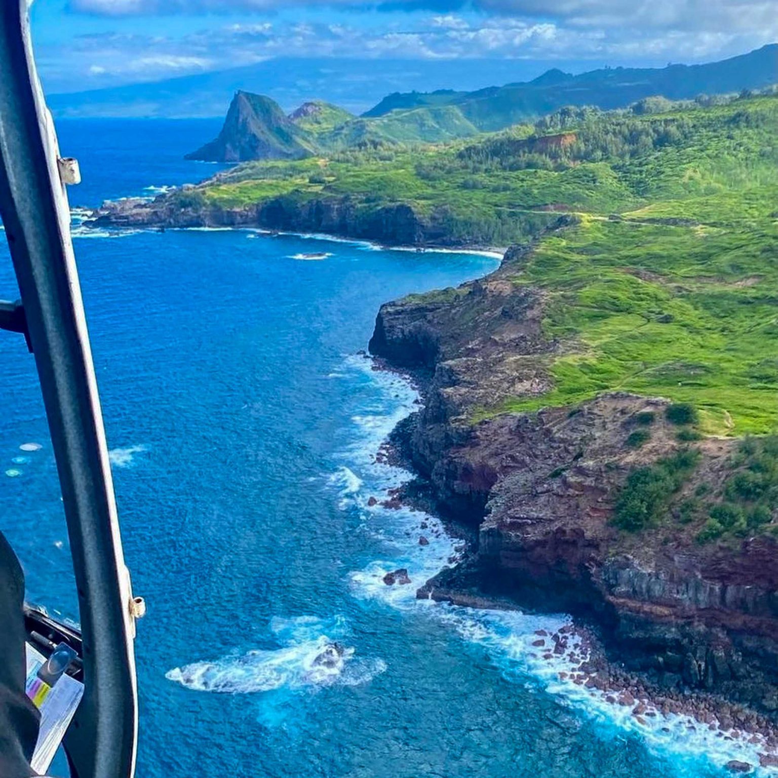 Majestic Maui Helicopter Tour West Maui and Molokai