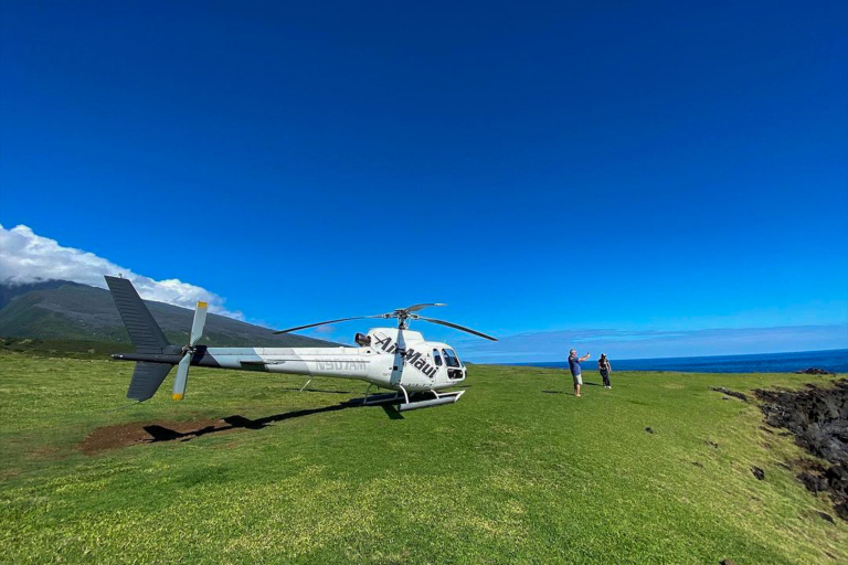 Airmaui Molokai Helicopter Tour The Helicopter And Tourist