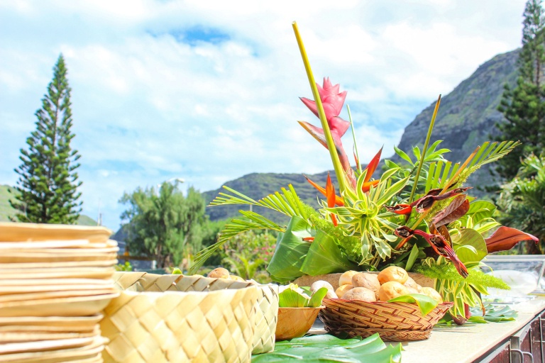 aloha kai luau bread table