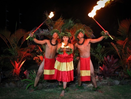 aloha kai luau performers pose