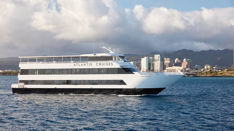 breathtaking views as you cruise through some of hawaiis most beautiful waters in style oahu atlantis adventures