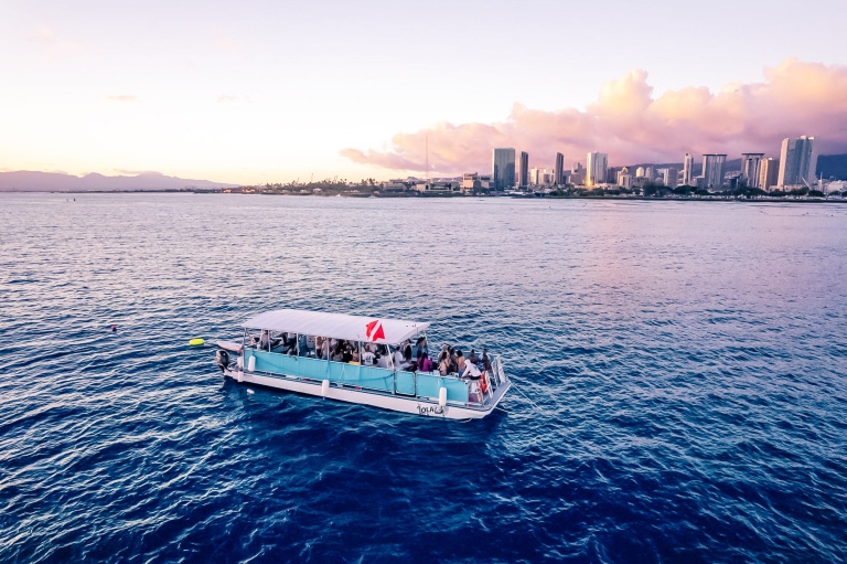 sail aboard a newer vessel waikiki oahu honolulu snorkel company