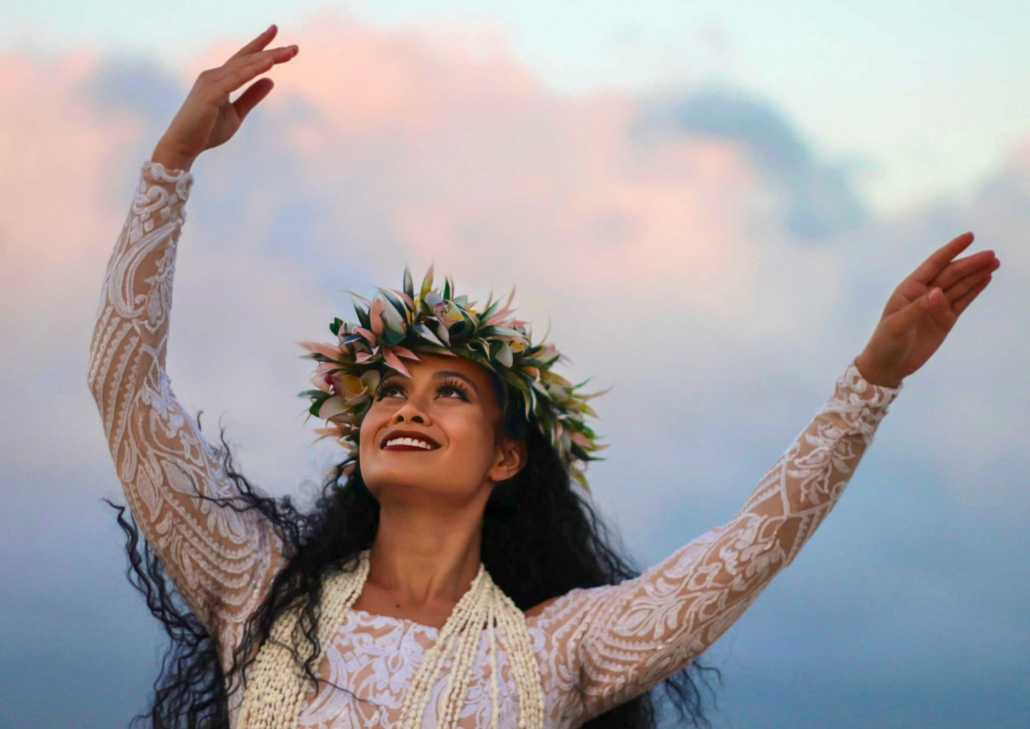 Maukawarriorsluau Dancer In White Dress 