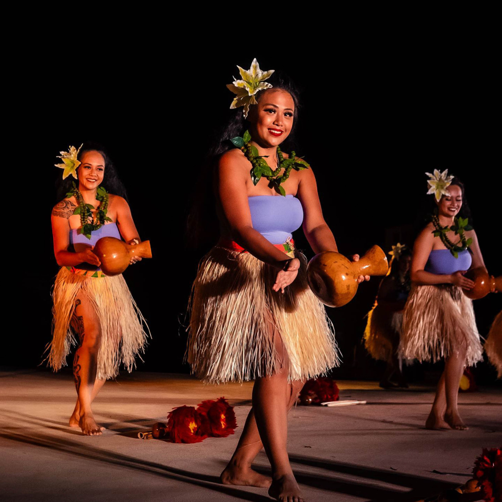 Maukawarriorsluau Women Dancer