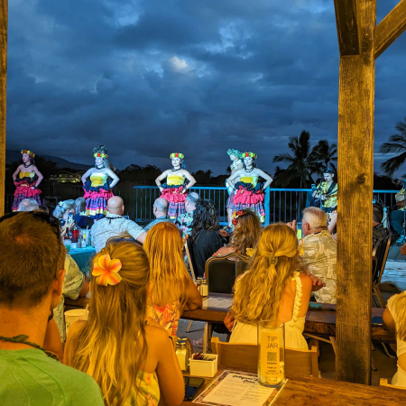 Gilligansmaui Kihei Polynesian Luau At Gilligans