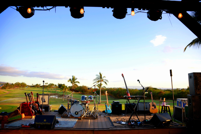 gilligansmaui-kihei-polynesian-luau-at-gilligans-incredible-views-stage Gilligansmaui Kihei Polynesian Luau At Gilligans Incredible Views Stage