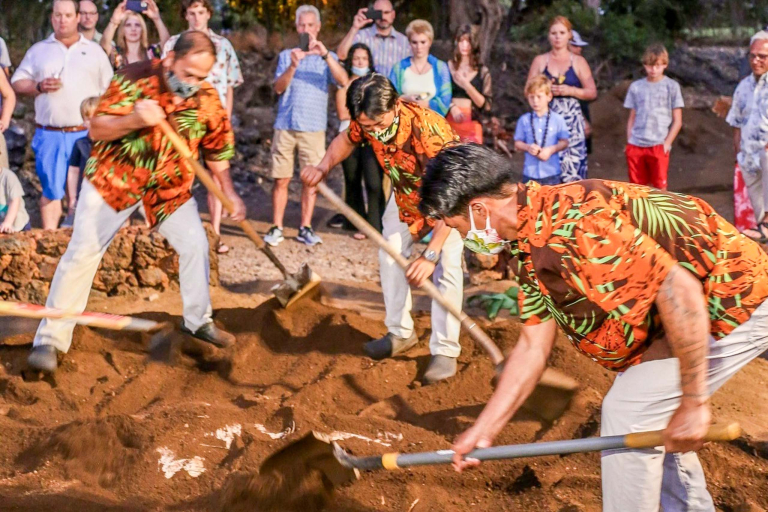 Maunalaniluau Hale Hoaloha Luau At Mauna Lani Traditional Cooking