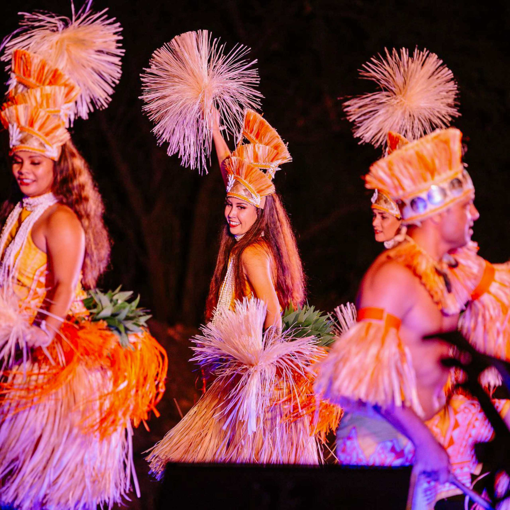 Maunalaniluau Hale Hoaloha Luau At Mauna Lani Women Dancers 