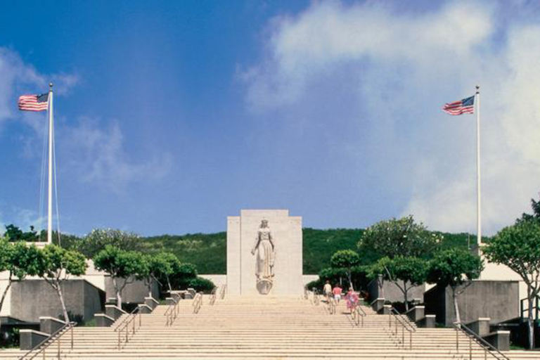 Aliiolani Hale And Kamehameha Statue Honolulu Historic Building