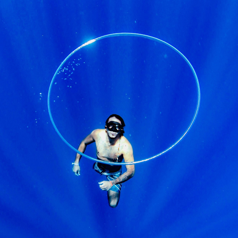 Swimwithdolphinsandmantas Kona Coast Morning Snorkel Trip Man Diving